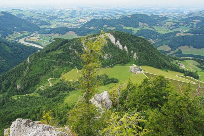 Blick von der Hohen Dirn hinunter zum Hintsteinerhof