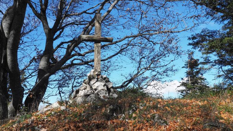 Einfaches Kreuz auf der Brunntalmauer 1183m
