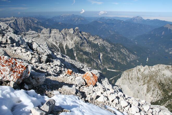 Tiefblick vom Gipfel in die Hetzau