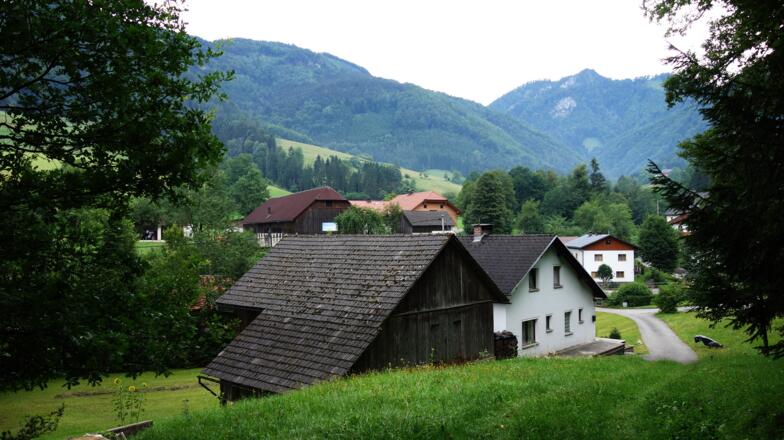 Lumplgraben wird erreicht, nach Brücke ca. 430m, links .