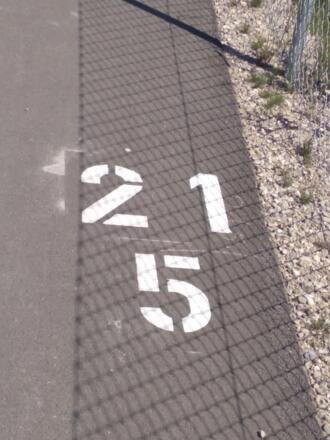Jeder halbe Kilometer wird angezeigt.