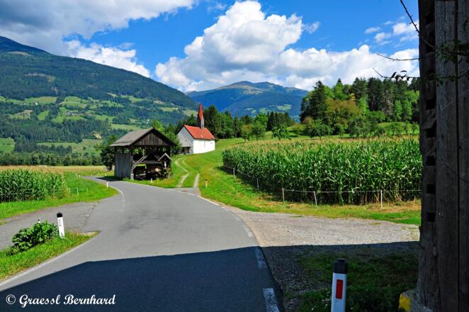 Ein Blickfang das Kirchlein Nähe Amlach.