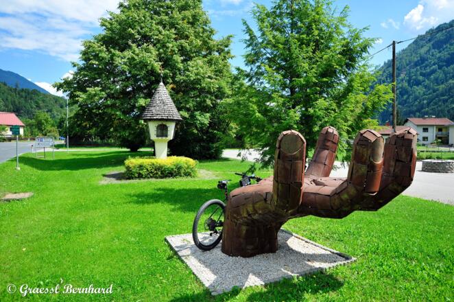 Bronze-Skulptur in Sachsenburg.