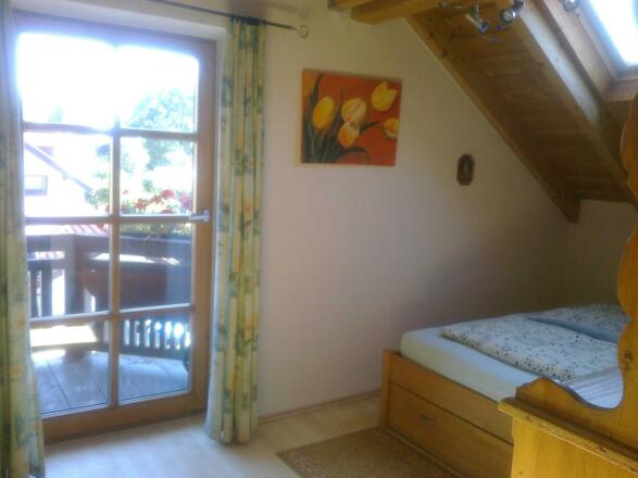 Im 2. Schlafzimmer die Tür auf den Balkon