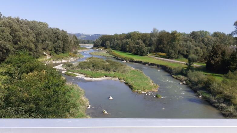 Innbachbrücke zwischen UNI-Markt und P-Kraftwerk in Wilhering