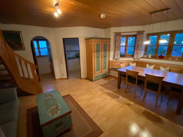 Blick vom großen Wohnzimmer zur Küche