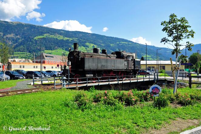 Gleich beim Start befindet sich das in Tirol einzigartige Eisenbahnmuseum.