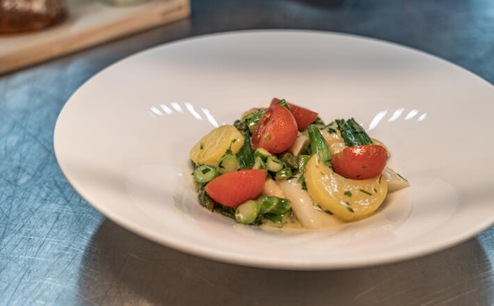 Cassoulet vom grünen und weißen Spargel