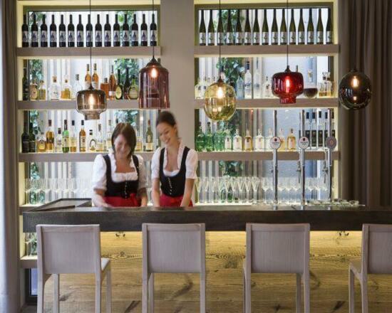 Döllerer´s-Alpin-Bar-Tresen