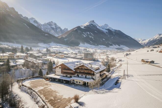 hotel_rastbichlhof_stubaital_winteransicht_nordost