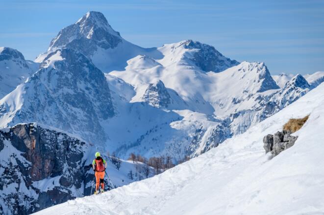 Abfahrtsgenuss mit Ausblick auf den Hundstod (2593 m)