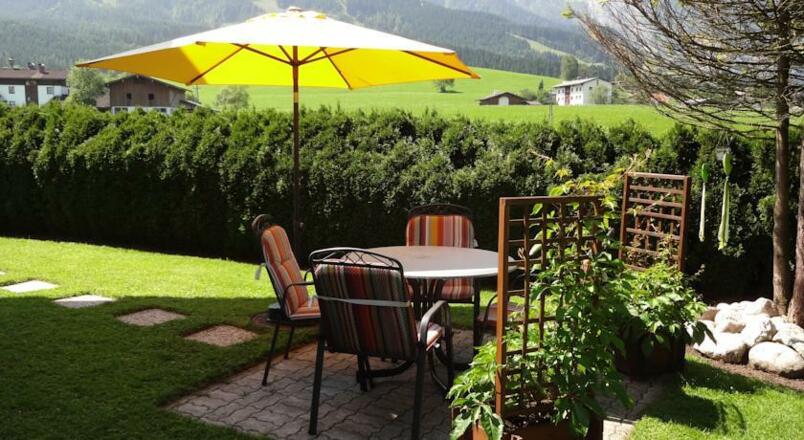 Sitzgurppe im Garten