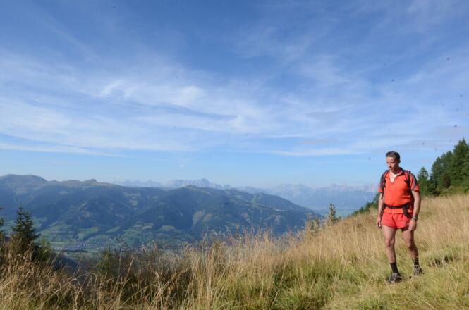 Die Aussicht zum Pinzgau ist schön, aber der Abstieg nach Kaprun zieht sich.
