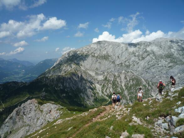 Aufstieg zum Schneibstein - Rückblick zum Carl-von-Stahl-Haus und zum Hohen Brett.