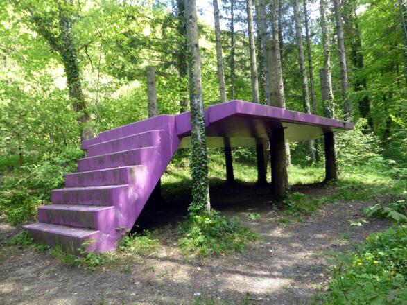 Die freischwebende Treppe der französischen Künstlerin Alix Delmas zeigt die Leichtigkeit, die Beton ausstrahlen kann.