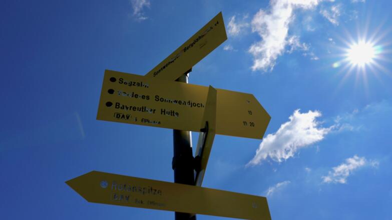 Wegweiser zum Sonnwendjoch