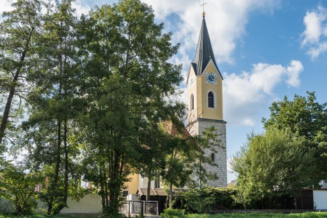 Die alte Pfarrkirche in der Startpunkt des Saaler Spaziergangs