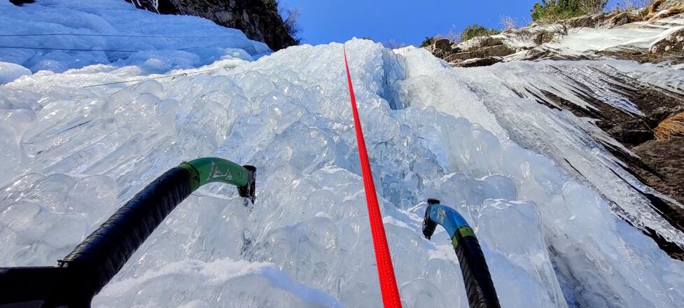 Im Nachstieg in der 1. Seillänge mit Sonne!