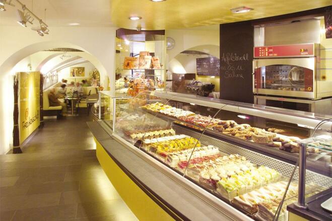 Freudenschuß Kuchenauslage