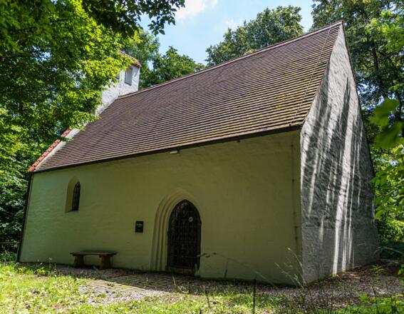 Eingangstor zur Kapelle St. Georg in Roggenstein
