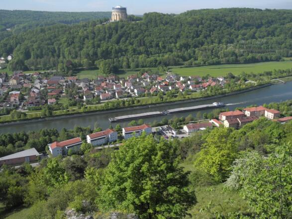 Blick von Ihrlerstein auf die Befreiungshalle "König Ludwig I." auf Kelheim