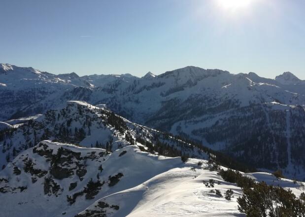 Rundblick, rechts die Lifttrassen von Zauchensee