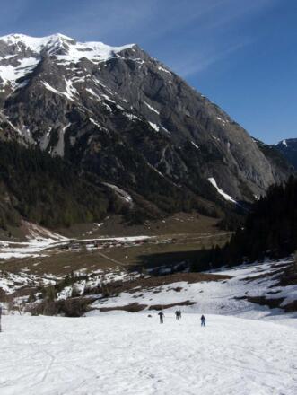 Im Lawinenhang unter der Eiskarlspitze