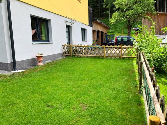 Eingezäunter Garten bei der Ferienwohnung