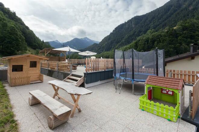Trampolin und Tischtennis
