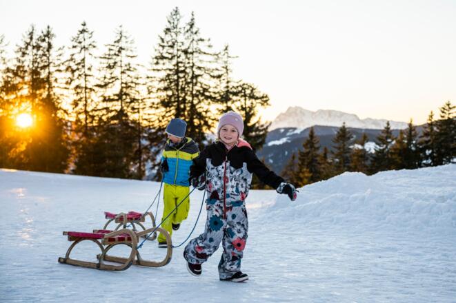 Rodelspass mit Kindern
