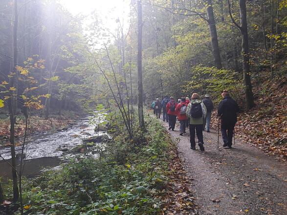 Menach mit Wanderweg