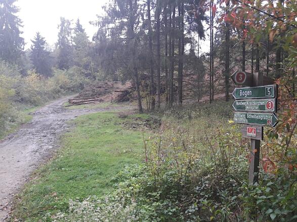 Wegteilung - rechts gehts auf Weg Nr. 3 nach Weingarten