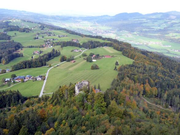 Der Weg führt von Thalgau zur Ruine Wartenfels.