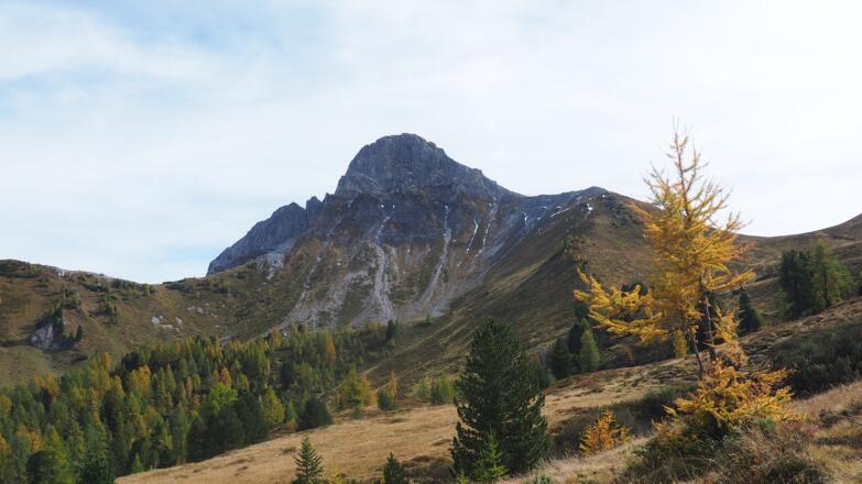 Blick zum Draugstein beim Abstieg, Weggabelung 2009m