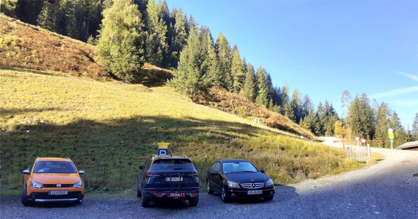 letzter Parkplatz Grund beim Schranken ca.1345m