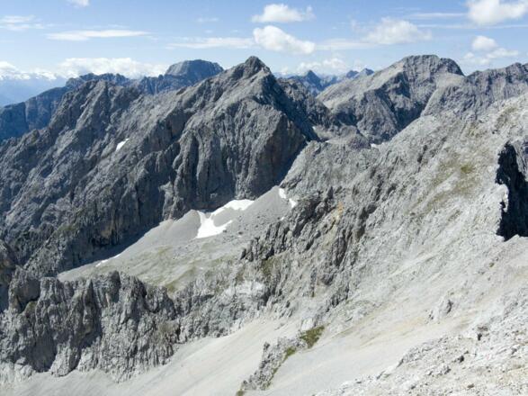 Die wilden Felsenberge in der Nähe des Gipfels (hier die Mitterkarspitze)