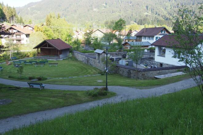 Kuranlage und Friedhof