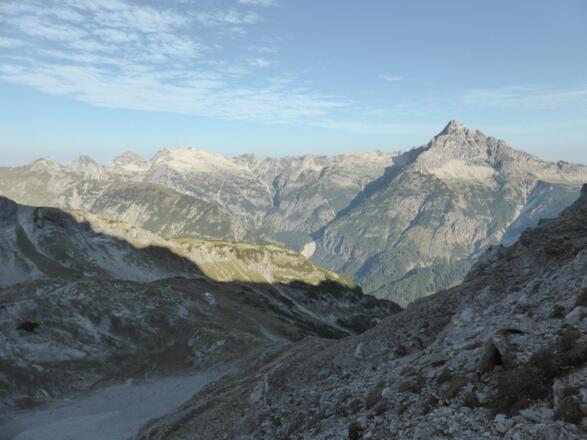 Hochvogel (rechts) und Allgäuer Alpen - beim Aufstieg Urbleskarspitze