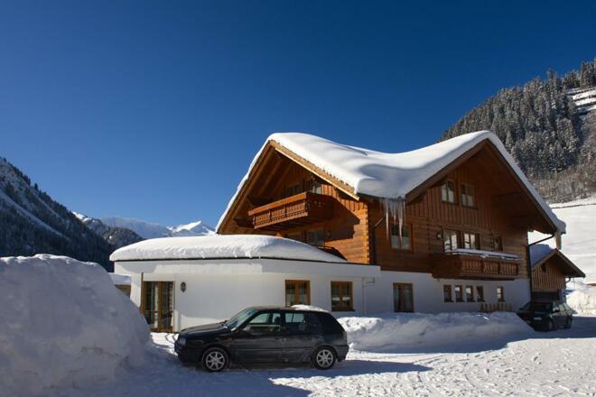 Hausansicht Winter