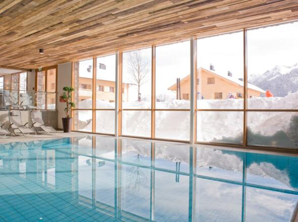 Schwimmbad im Winter