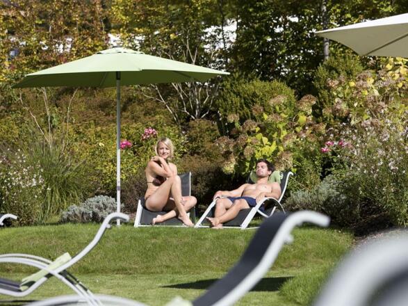 gemütliche Liegewiese - AlpenSpa Traube Braz