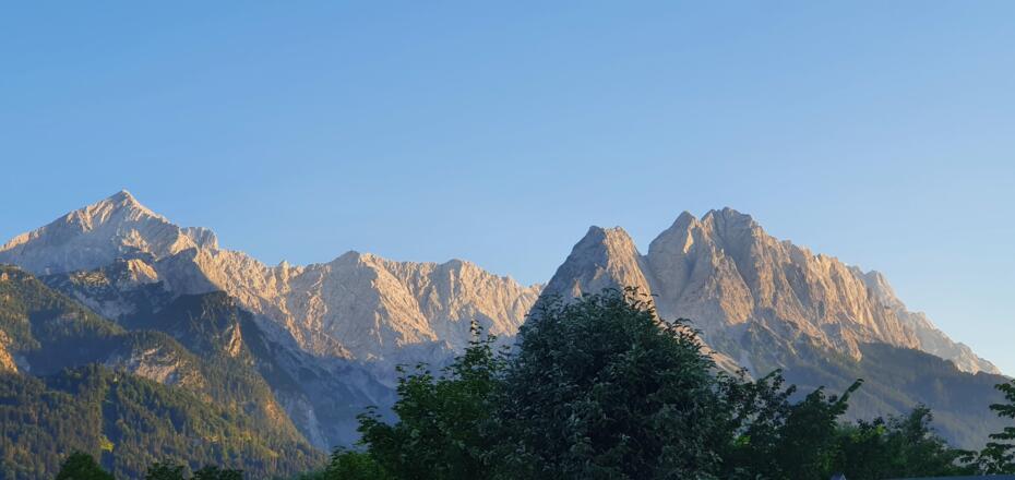 Alpspitze mit Zugspitze