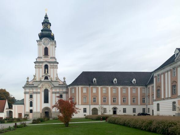 Stiftskirche und Prälatur Wilhering