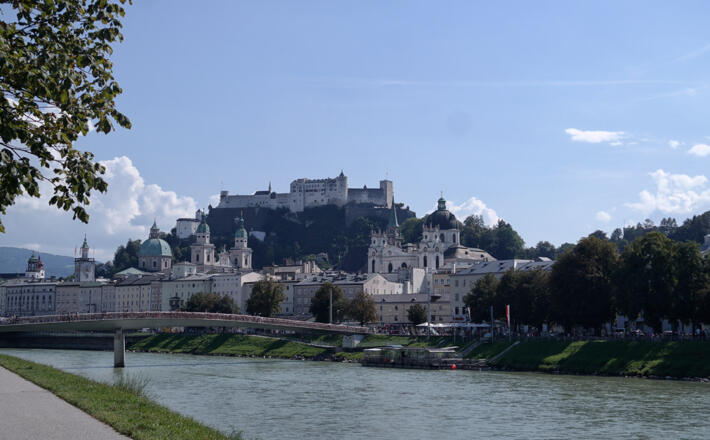 In Salzburg am Salzachufer