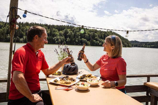 Brotzeit am Bootshaus am Schongauer Lido