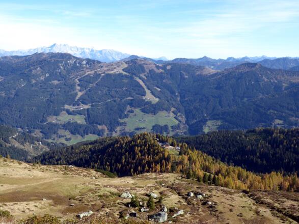 Die neu errichtete Kleinarler Hütte ist bereits zu sehen.