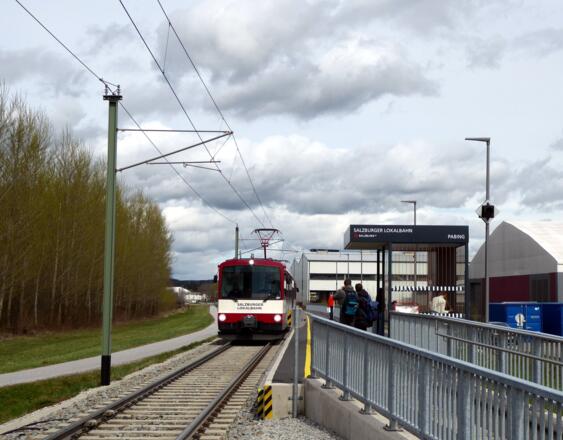 Mit der Lokalbahn S 1 zum Ausgangspunkt Oichtensiedlung.