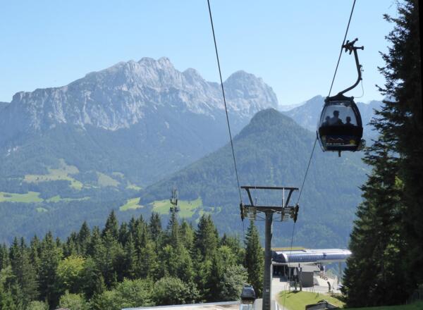 Eine gemütliche Variante: ab der Mittelstation Loderbichl Umstieg auf die Gondelbahn nach Lofer.