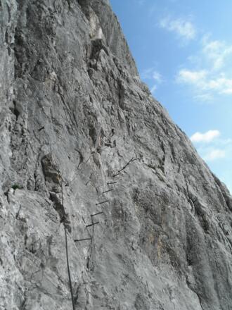 Im unteren Teil des Klettersteigs