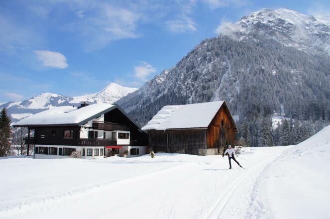 Langlaufloipe und Winterwanderweg  direkt am Haus